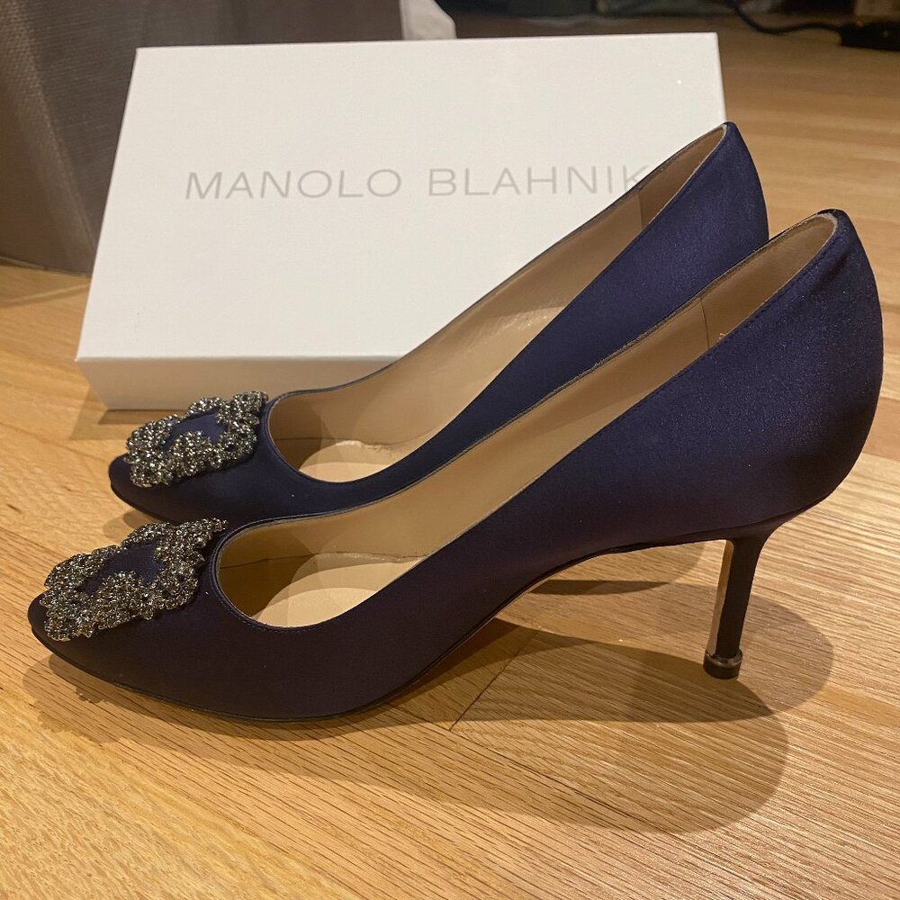 Manolo Blanik | Hangisi 70mm | size 37.5 | Navy Blue Satin